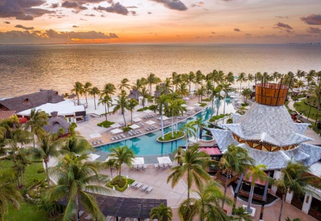 Villa del Palmar Cancun Luxury Beach Resort & Spa with family suites