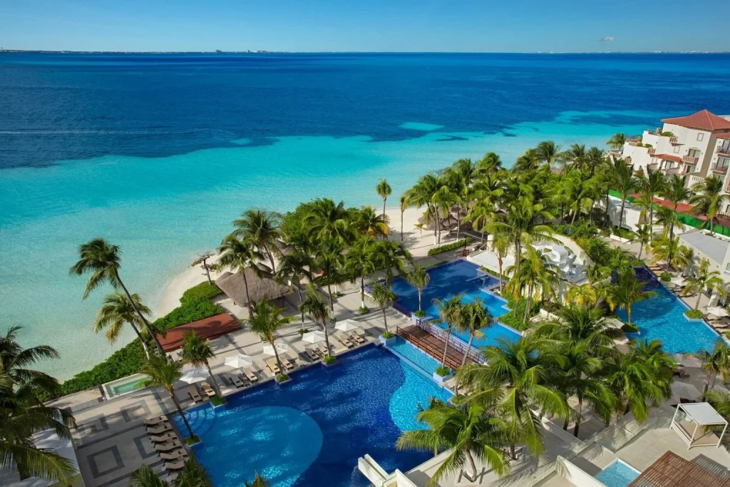 Beachfront pools with Caribbean Sea view at Dreams Sands Cancun Resort & Spa in Cancún, Mexico.