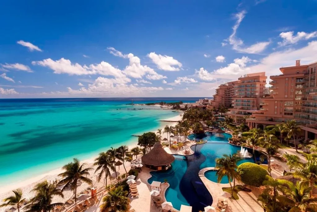 Beachfront pools with Caribbean Sea view at Grand Fiesta Americana Coral Beach Cancun in Cancún.
