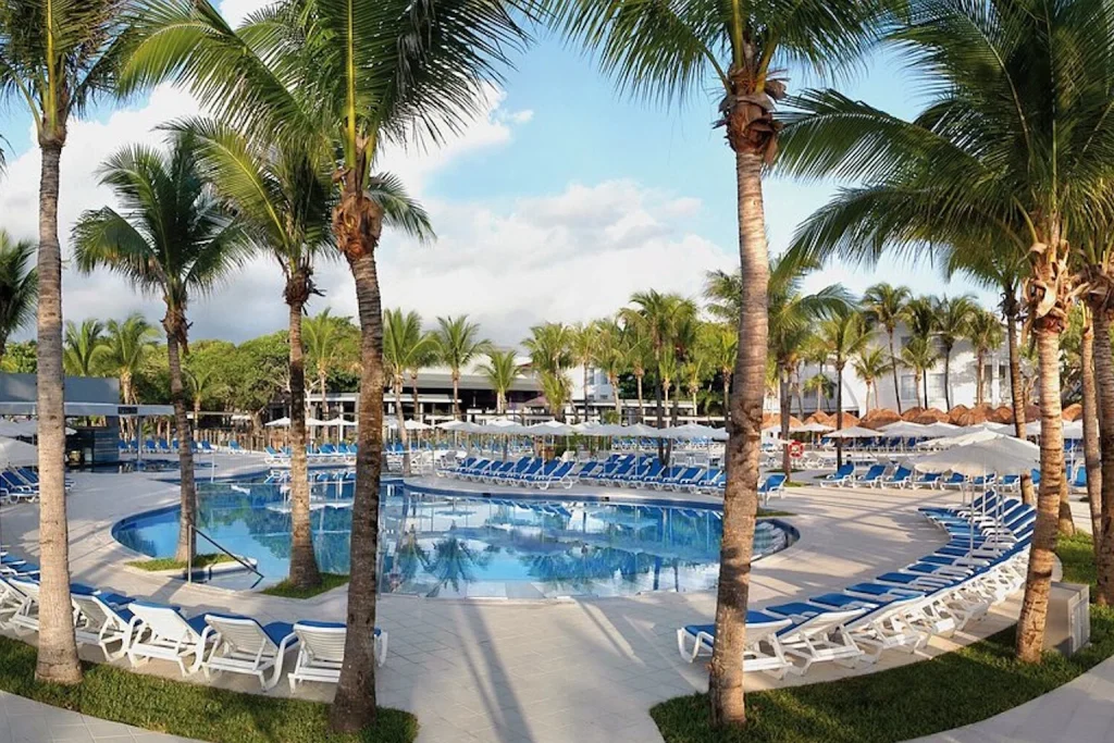 Main pool at Hotel Riu Yucatan in Playa del Carmen