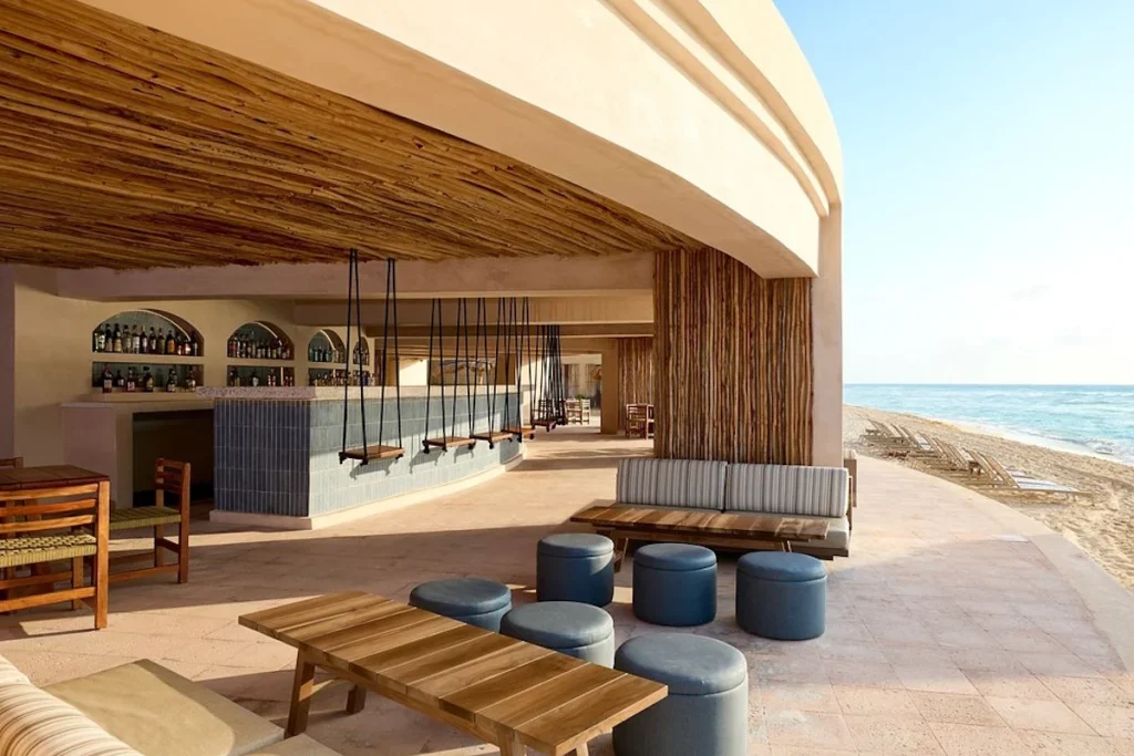 Beachfront bar with ocean views at Marriott Cancún overlooking the Caribbean Sea