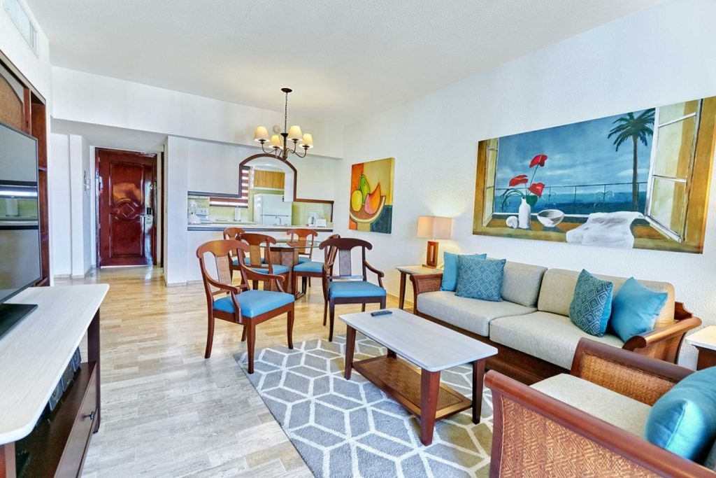 Living and dining area with kitchenette in a representative all-suite Cancun property
